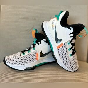 Men’s Nike LeBron Witness 5 EP 'Clear Jade' CQ9381-100. Size 7.5